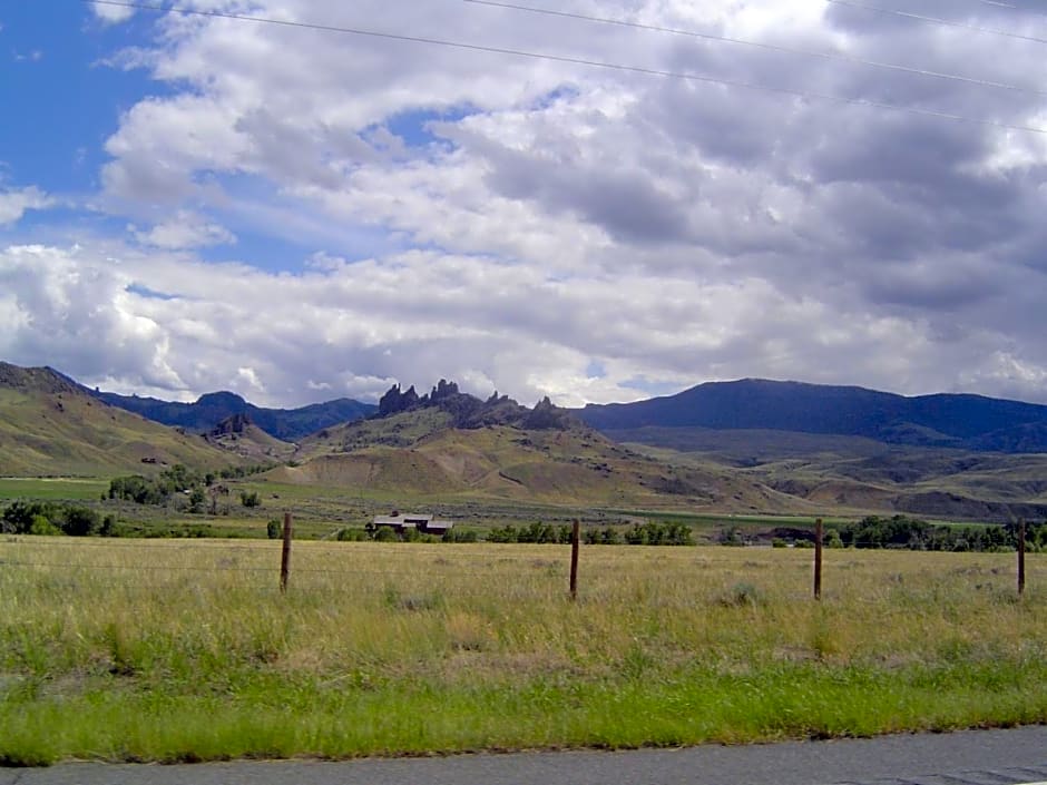 Yellowstone Valley Inn