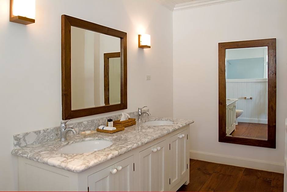 The Atlantis Historic Inn