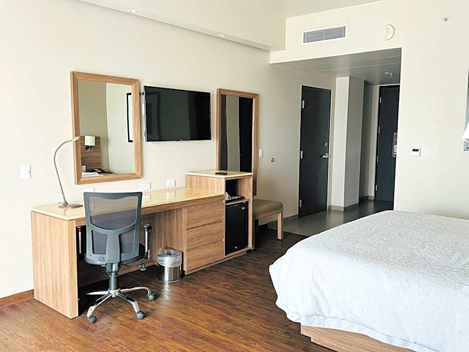 Photo 1 of 6 of 1 King Bed, Mobility Accessible, Roll in Shower