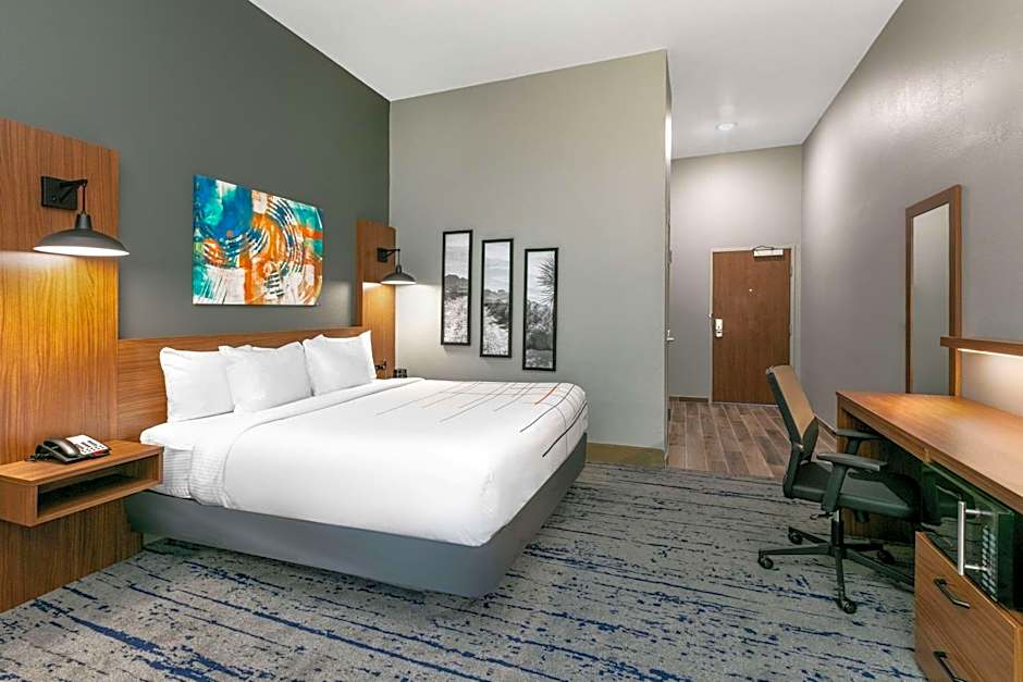 La Quinta Inn & Suites by Wyndham Jacksonville TX