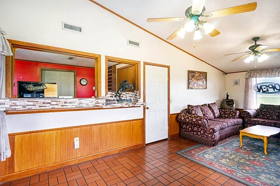 OYO Hotel Daleville AL Hwy 84