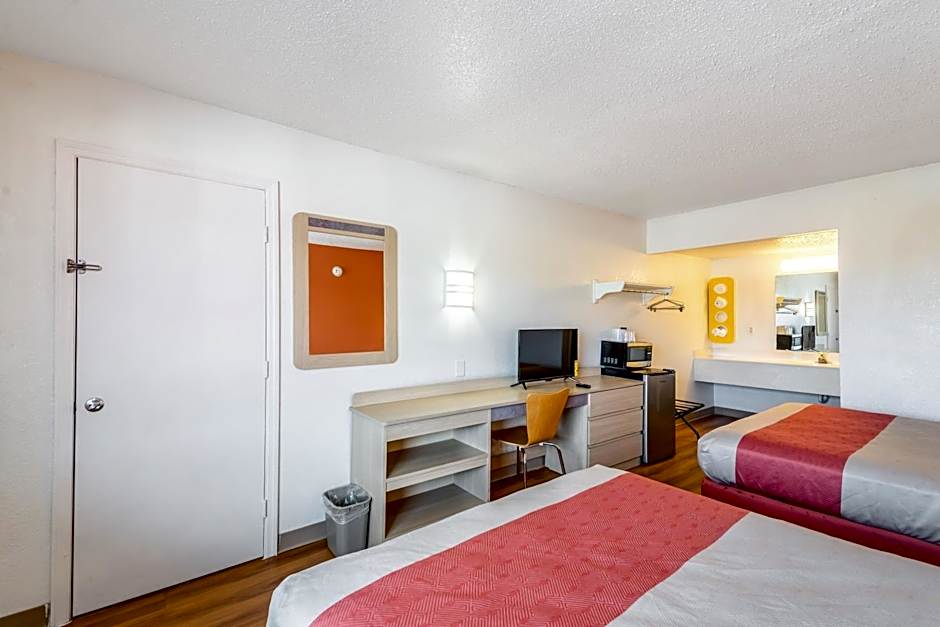 Motel 6-Anniston, AL