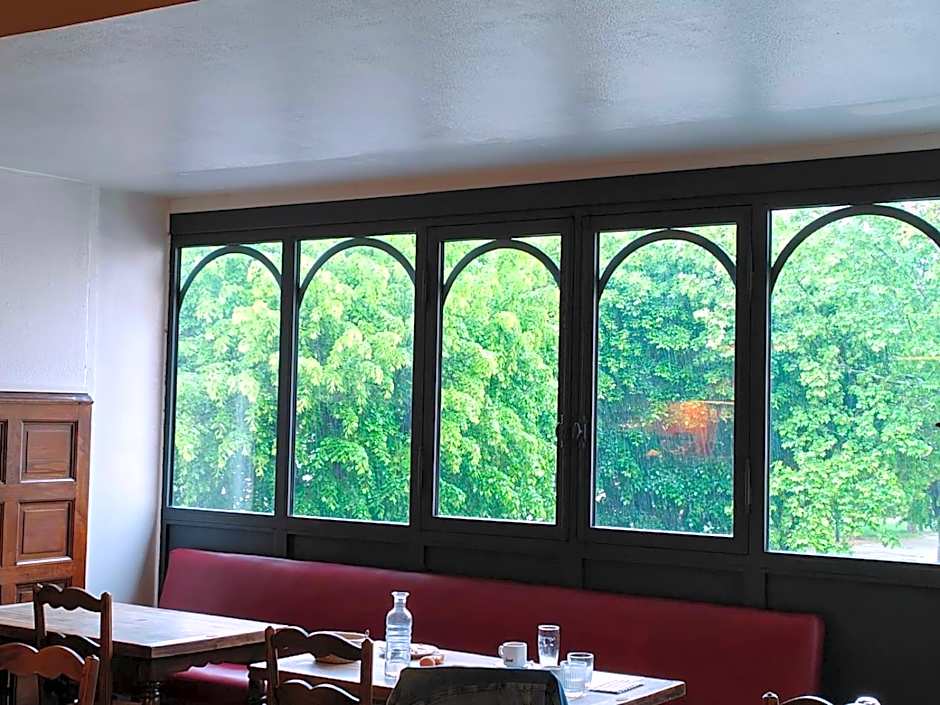 Logis Hôtel Restaurant Le Louvre