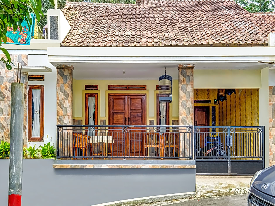 OYO Homes 91067 Desa Wisata Santanamekar