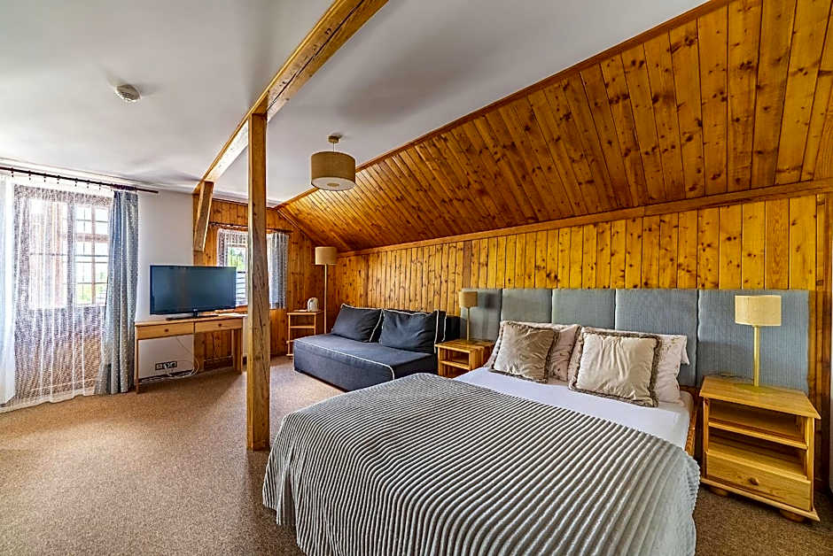 Nefryt - lodówka i czajnik w pokoju, dwa aneksy kuchenne ogólnodostępne, duży parking