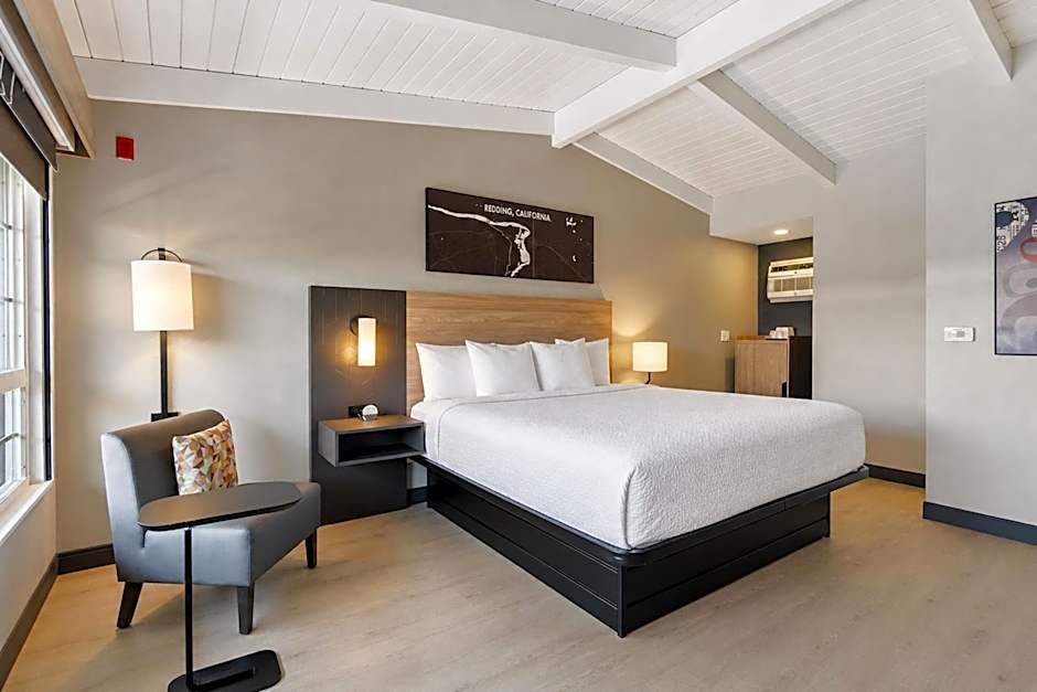 Photo 1 of 6 of Superior 1 King Bed