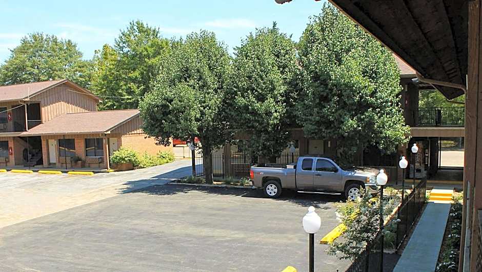 Charles Wesley Motor Lodge Broken Bow