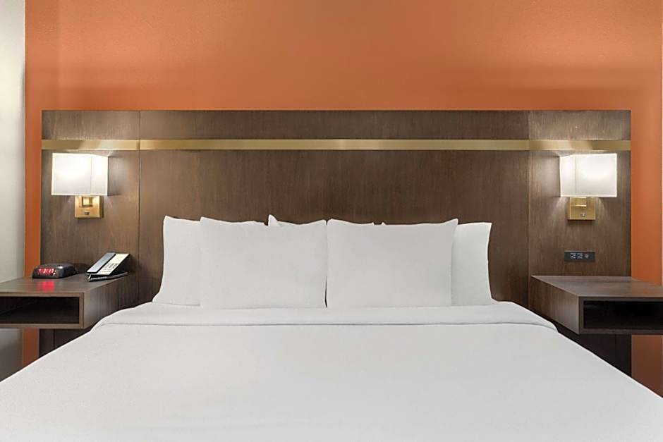 La Quinta Inn & Suites by Wyndham Olathe