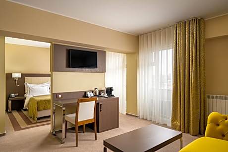 Deluxe Room (2 Adults + 1 Child)