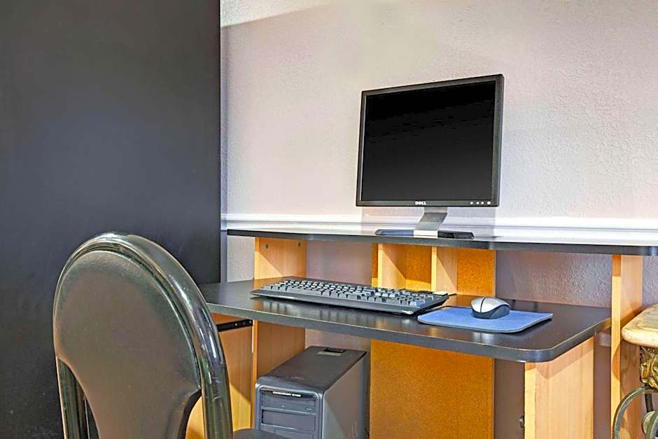 Super 8 by Wyndham Galveston