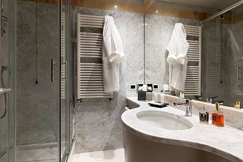 Albavilla Hotel & Co