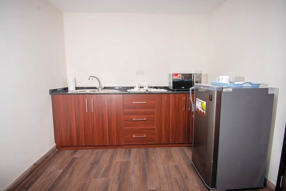 The Crossroads Hotel, Westlands