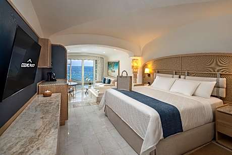 Superior Honeymoon Suite Ocean Front- King Size Bed