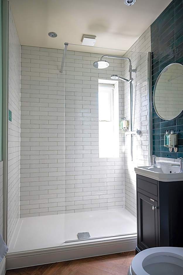 Victoria Hotel by Chef & Brewer Collection