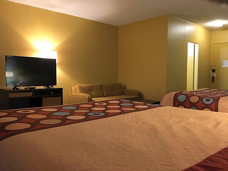 Super 8 by Wyndham Thunder Bay