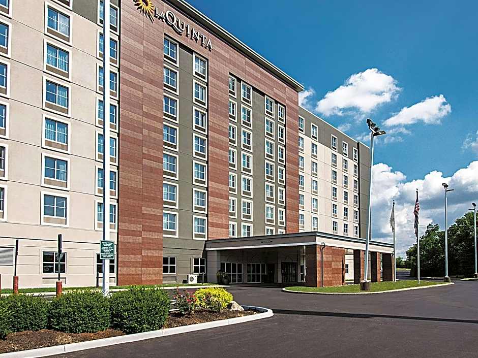 La Quinta Inn & Suites by Wyndham Cincinnati Sharonville