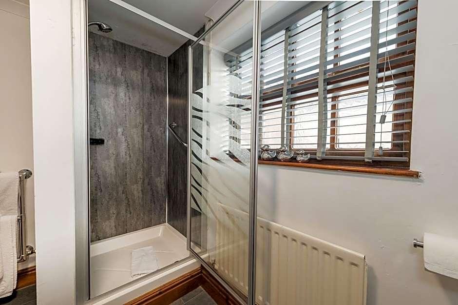 Crown and Cushion Appleby