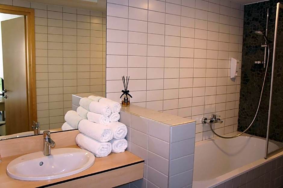 Zaliasis slenis - Self check-in hotel - Free parking
