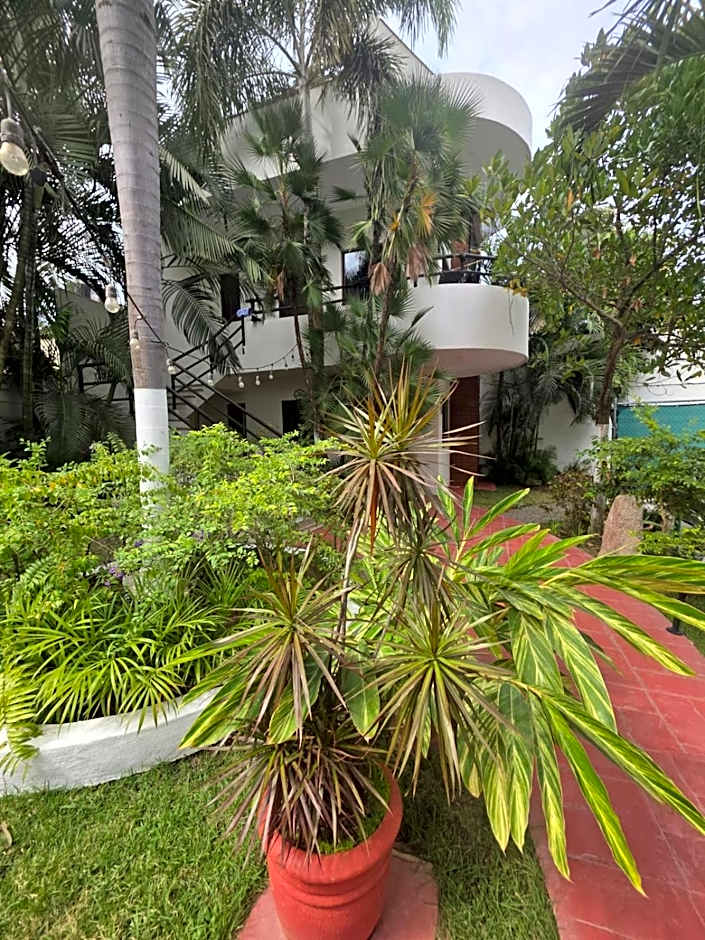 Hotel y Suites Los Encantos