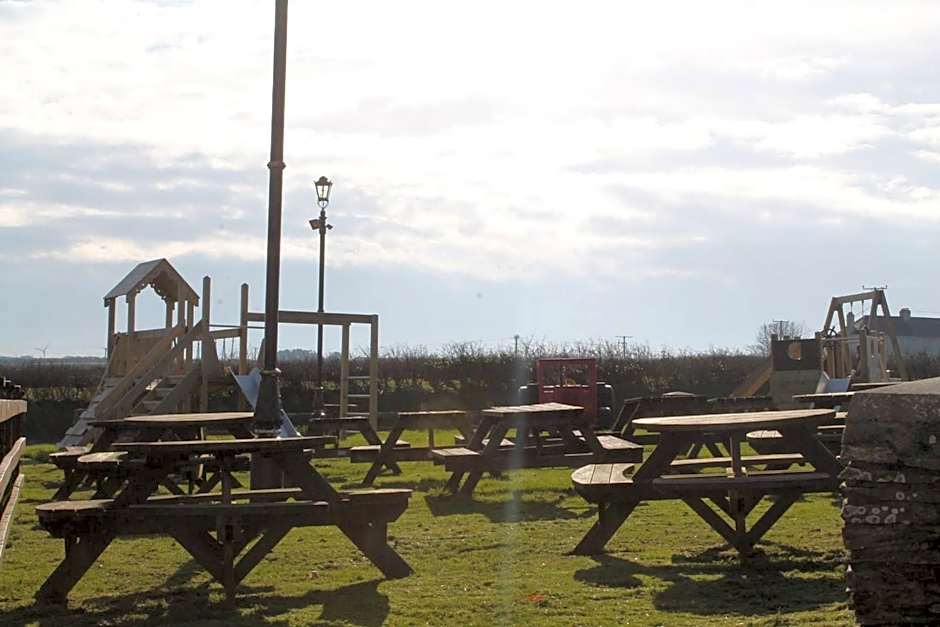 The Pickwick Inn & Oliver's Restaurant