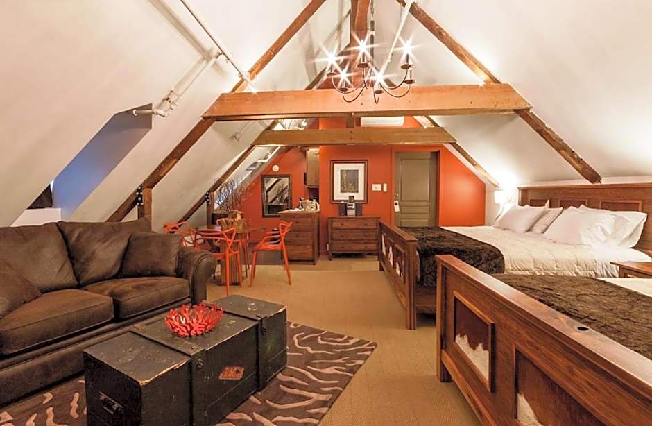 Auberge Place d'Armes - Par Aneyro