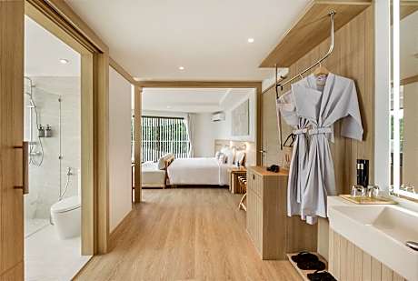Junior Suite Panoramic Seaview with Terrace and Lux Bliss Bath