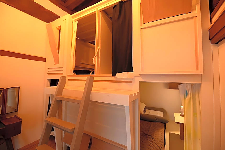 TAKETA Station Hostel cue