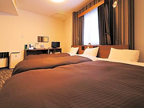 Compact Single Room - Non-Smoking