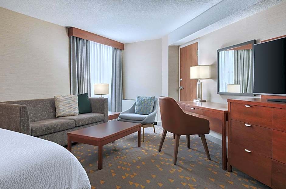 Holiday Inn Oakville Centre By IHG