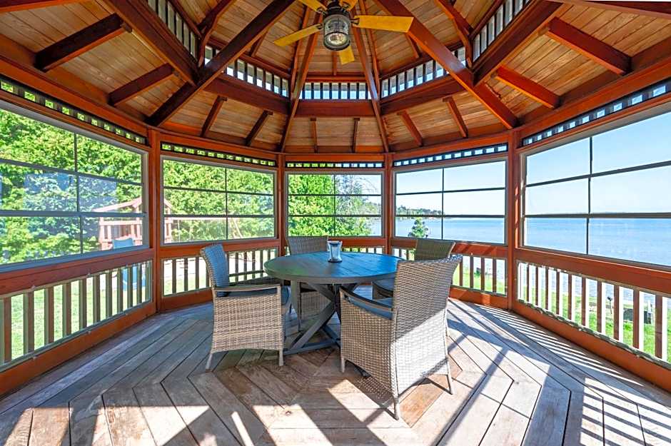 Grotto Escape Unwind at Cameron Lakehouse