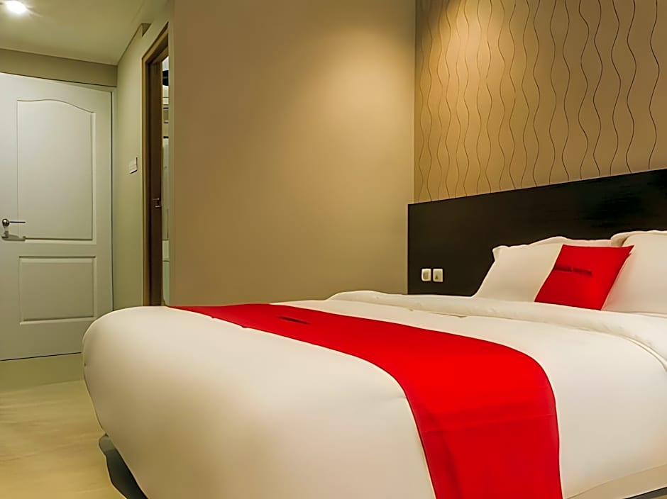 RedDoorz Plus @ Dipatiukur