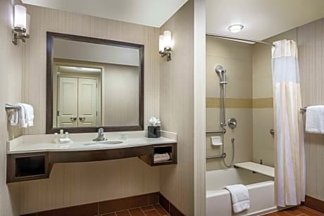 2 Queen Hearing Accessible Room