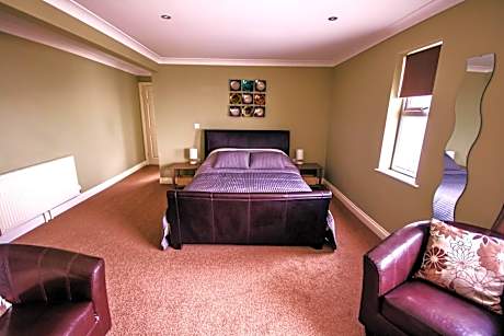 Deluxe Double Room with Side Sea View