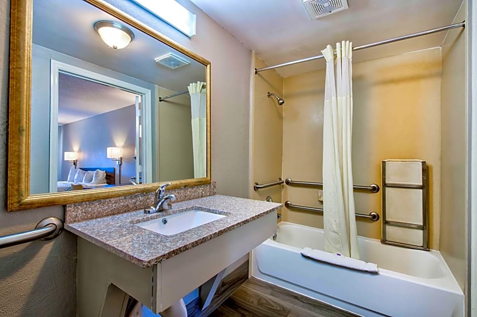 Motel 6 Birmingham, AL - Medical Center - nverness Hwy 280