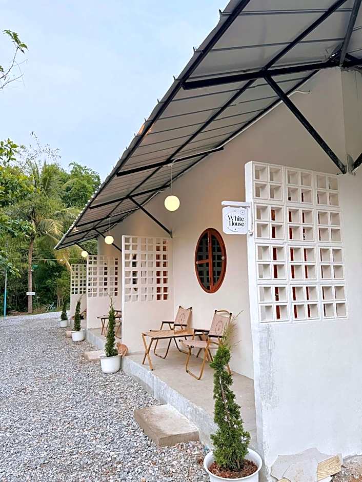 NP โฮมสเตย์ นอนเต็นท์ติดแอร์