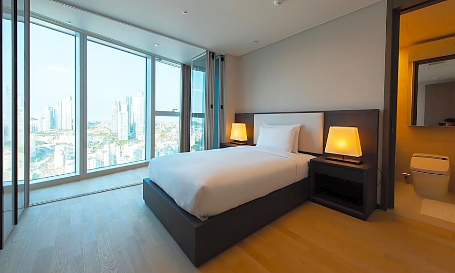 Photo 1 of 8 of Suite, Corner, Beach View
