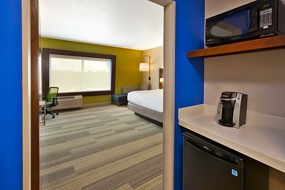 Holiday Inn Express and Suites South Hill By IHG