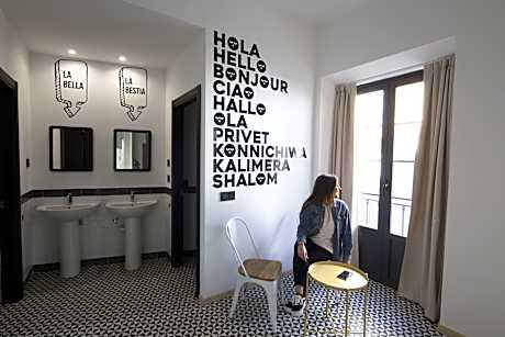 Room Capacity 8 people