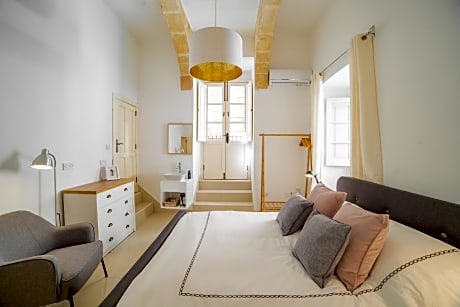 Apartment-Comfort-Ensuite with Shower-City View-Maisonette