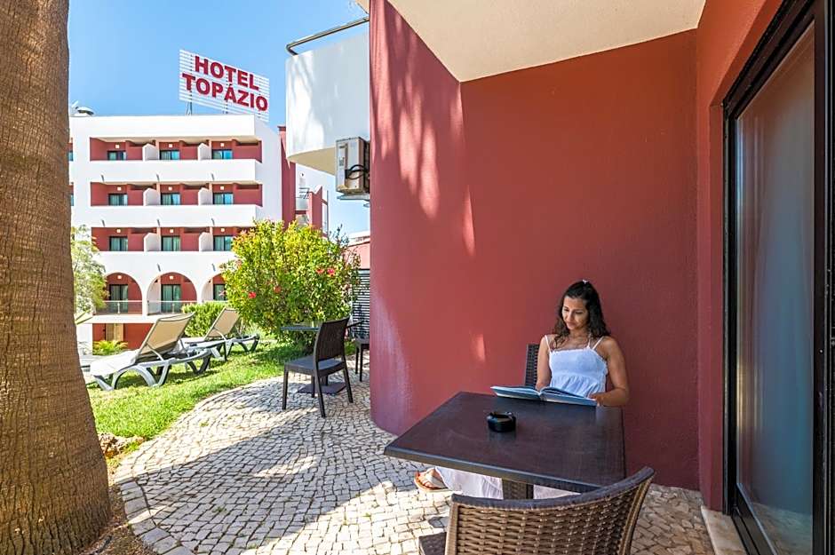 Topazio Vibe Beach Hotel & Apartments