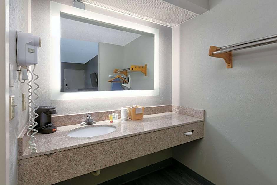 Super 8 by Wyndham Diberville Biloxi Area