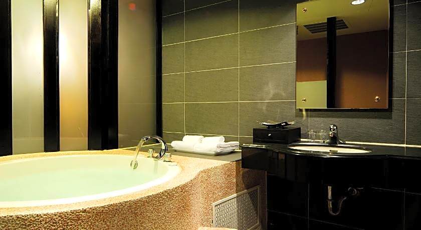 The Riverside Hotel & Motel