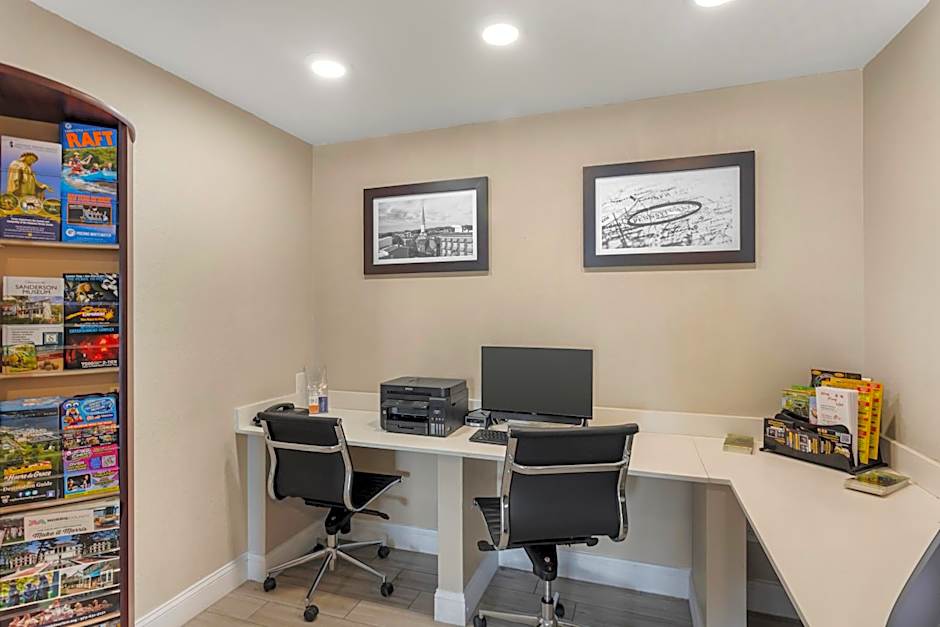 Comfort Inn & Suites Pottstown Eastern Gateway