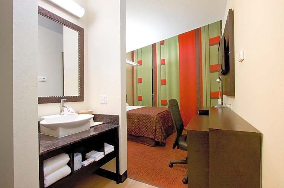 Red Roof Inn & Suites Beaumont