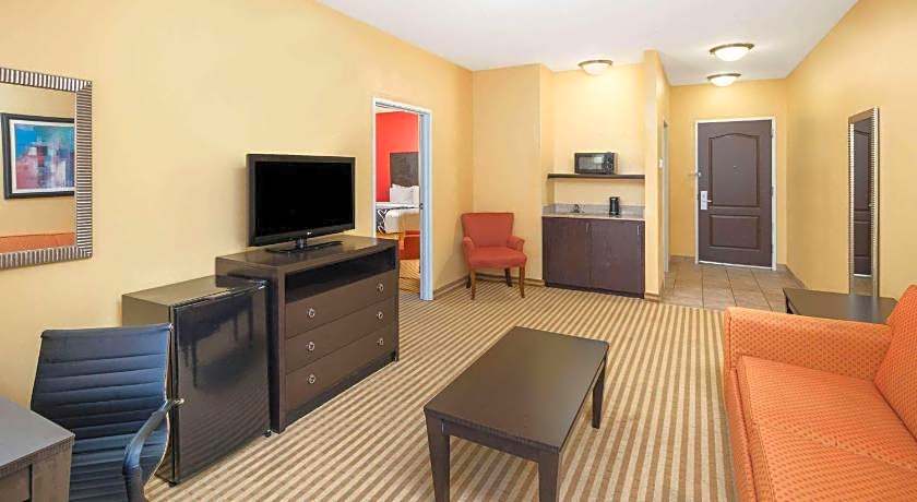 La Quinta Inn & Suites by Wyndham Union City