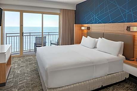 Studio, 1 King, Trundle Bed, Oceanfront, Low Floor, Balcony