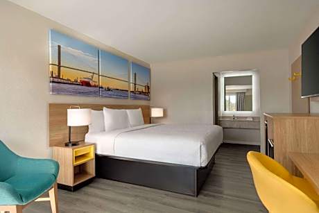 Deluxe King Room - Non-Smoking