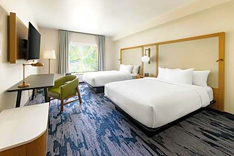 Queen Room with Two Queen Beds - Hearing Accessible