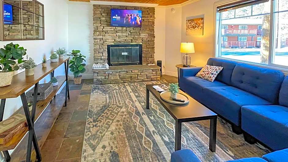 Moose and Maple Lodge