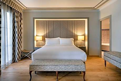 Junior King Suite with Balcony and Garden View